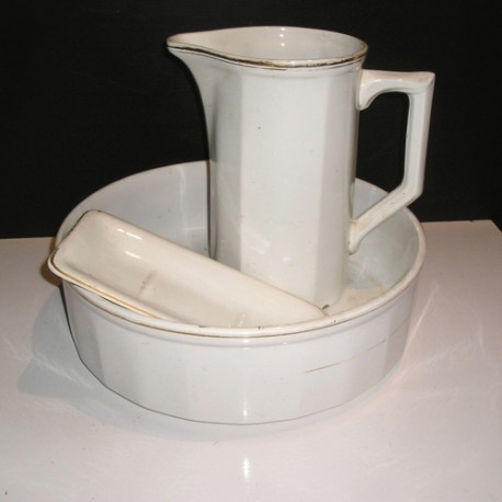 Ensemble de toilette ancien, blanc et or