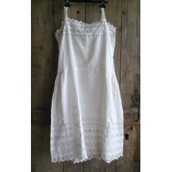 Robe - chemise ancienne blanche en dentelle