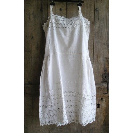 Robe - chemise ancienne blanche en dentelle