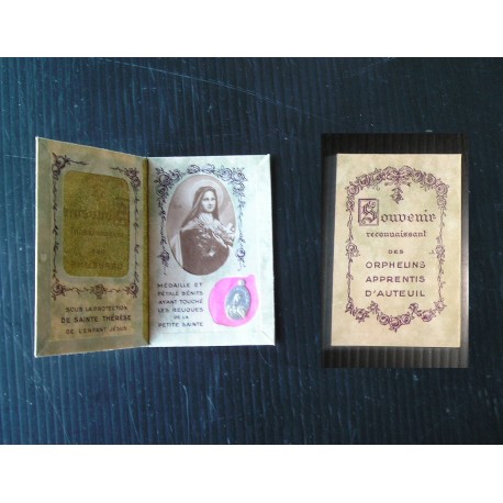 Carnet Orphelins d'Auteuil, médaille religieuse