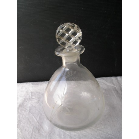 Carafe à liqueur, verre gravé, années 30