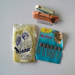 Lot de petits objets de coiffure années 50-60, vintage