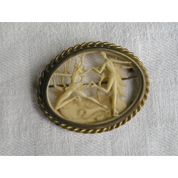 Broche ancienne, couple de patineurs 