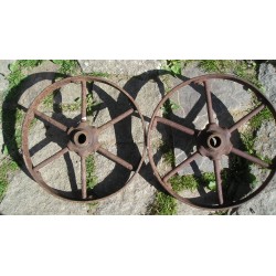 2 roues anciennes en fer,  35cm