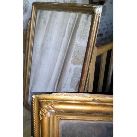 Grand miroir ancien en plâtre doré, à restaurer
