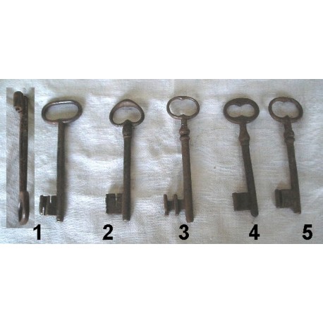 Lot de 5 clés très anciennes forgées 