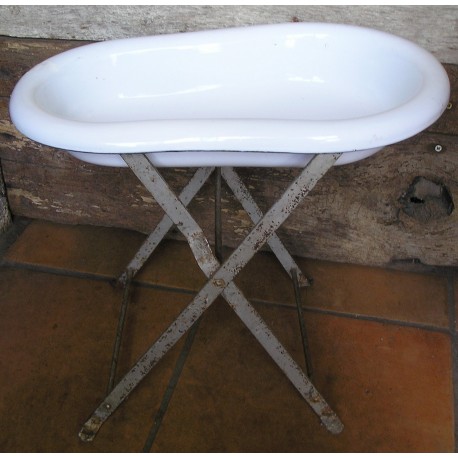 Bidet ancien émaillé sur pieds 