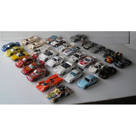 LOT de 36 Voitures miniatures PORSCHE 1/43 Burago, Maistro...