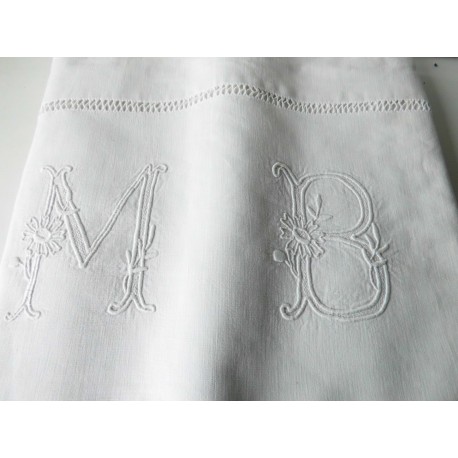 Drap ancien monogramme MB