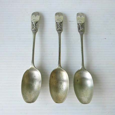 3 anciennes petites cuillers, métal argenté