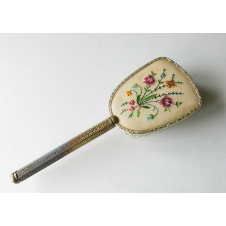 Brosse ancienne, décor fleuri