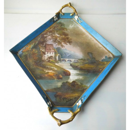 Plat ancien forme losange, avec peinture signée 1882