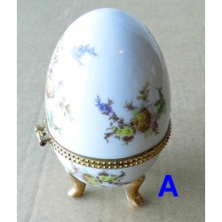 Oeuf porcelaine 9cm, boite à bijou, bonbonnière (A)