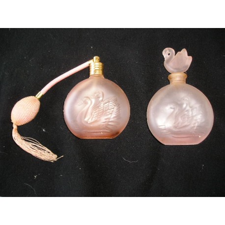 2 Flacons de parfum anciens , cygne, vides 