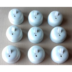9 interrupteurs anciens porcelaine-bakélite -blancs