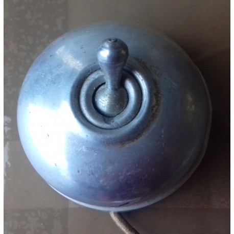 Interrupteur en alu, matériel électrique ancien