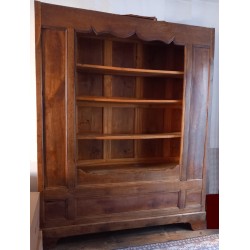 Bibliothèque artisanale à partir d'un lit clos ancien, toutes les faces en bois massif,  hauteur 2.24m / largeur 1.81m
