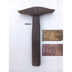 Marteau ancien à rhabiller les meubles estampillé du taillandier