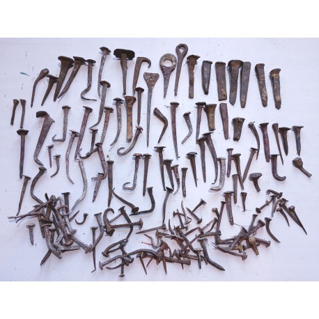 LOT de ~150 clous forgés