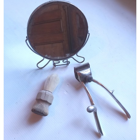 Matériel ancien de barbier : tondeuse Clodion Paris, blaireau, miroir