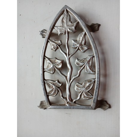 Ancien repose fer en alu.décor lierre 21cm