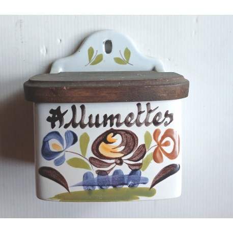 Ancienne boîte range allumettes murale, céramique et bois