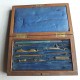 Trousse en bois boite à compas, ancienne.