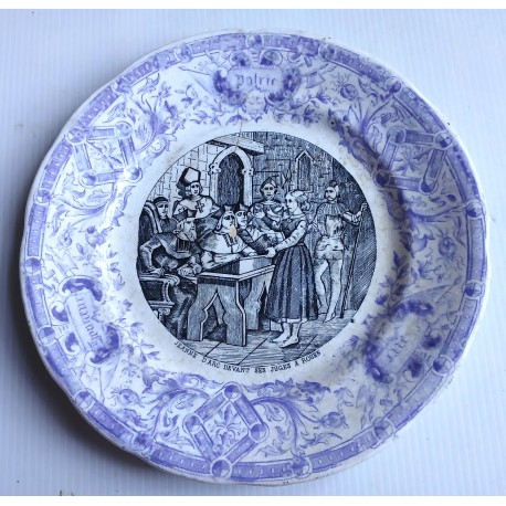 Assiette parlante "Jeanne d'Arc devant ses juges à Rouen" Digoin. 20cm