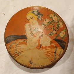 Boite ancienne en fer FEMME ANNEES 30