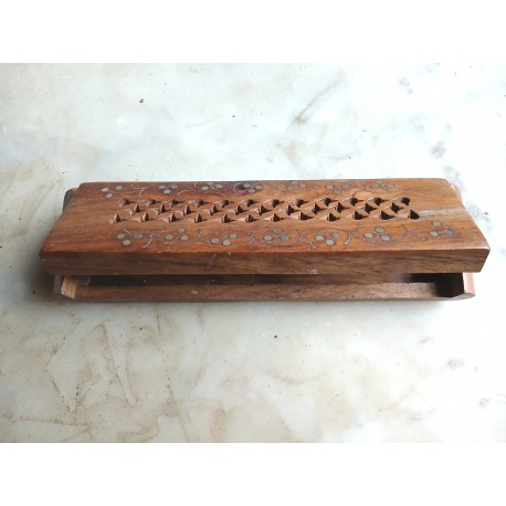 Boite en bois exotique ajourée