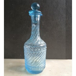 Flacon bleu en verre moulé 19cm