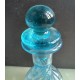 Flacon bleu en verre moulé 19cm