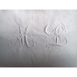 Ancienne taie d'oreiller monogramme brodé ML