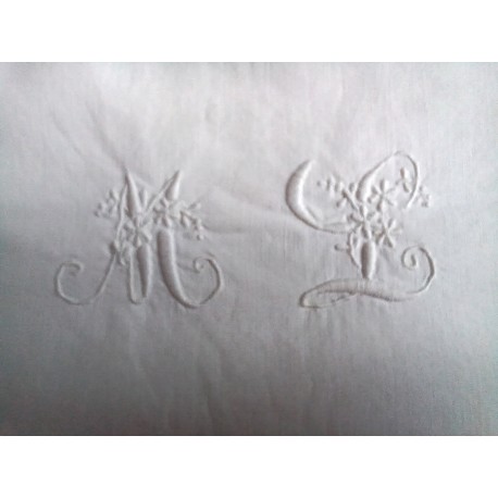 Ancienne taie d'oreiller monogramme brodé ML