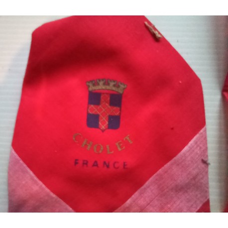 2 Mouchoirs anciens de CHOLET avec écusson 23x23