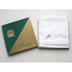 Boite de 3 mouchoirs monogrammés F.43x43cm, neufs