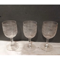 3  petits verres ciselés