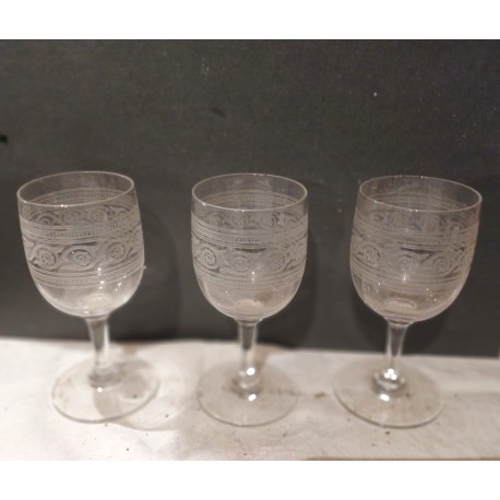 3  petits verres ciselés