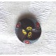 Joli bouton ancien en céramique peint , 20mm