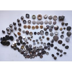 LOT d'environ 140 boutons métal  anciens vintage , mercerie.