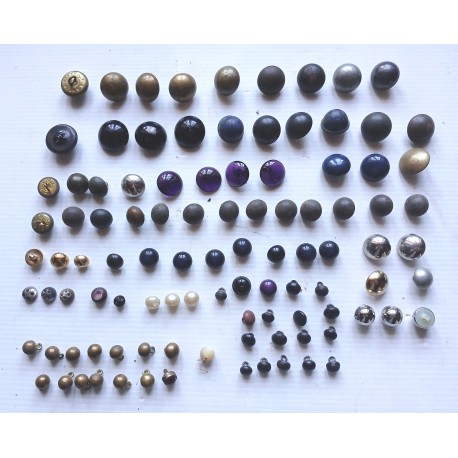 LOT d'environ 100 boutons boules anciens, mercerie.