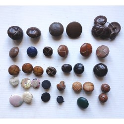 LOT de 30 boutons anciens vintage , cuir simili tissu,  mercerie