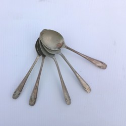 5 anciennes petites cuillers à café