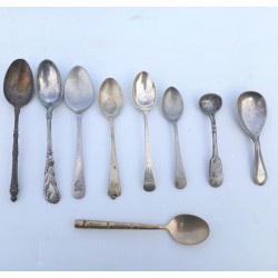 LOT de 8 petites cuillers différentes