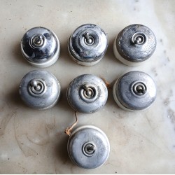 7 interrupteurs en porcelaine et métal, matériel électrique ancien