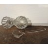 Ancien saleron poivrier en verre épais avec cuiller, serviteur, art déco.