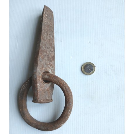 Gros anneau d'attache ancien et coin 18cm