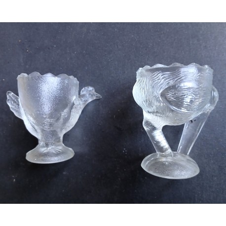 2 anciens coquetiers en verre épais poule et pélican marabout