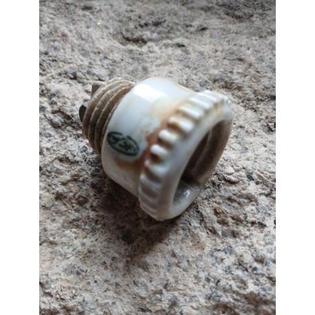 Douille à suspendre en porcelaine-mat. électrique ancien,  8cm