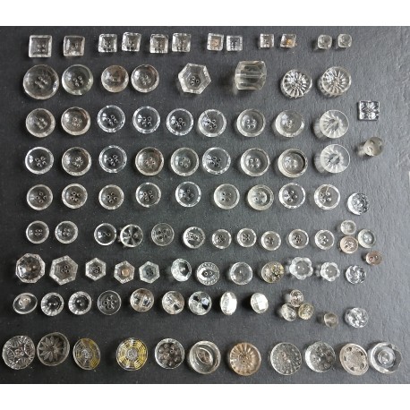 LOT de ~100 boutons en verre